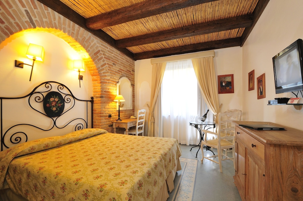 Classic Double Room Single Use photo 2
