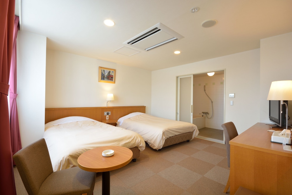 Twin Room, Smoking photo 3