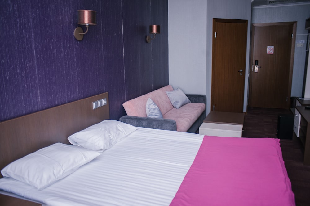 Superior Room, 1 Queen Bed, Non Smoking photo 3
