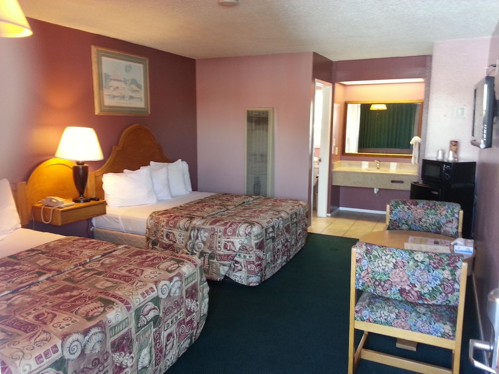 Two Queen Beds, Non-Smoking photo 1