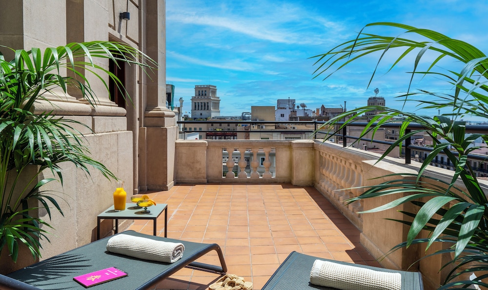Superior Room, Terrace (Avenida) thumbnail 5