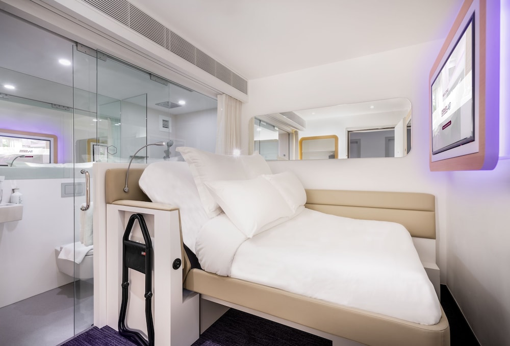 Premium Queen Cabin photo 3