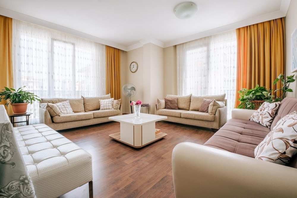 Apartment photo 1