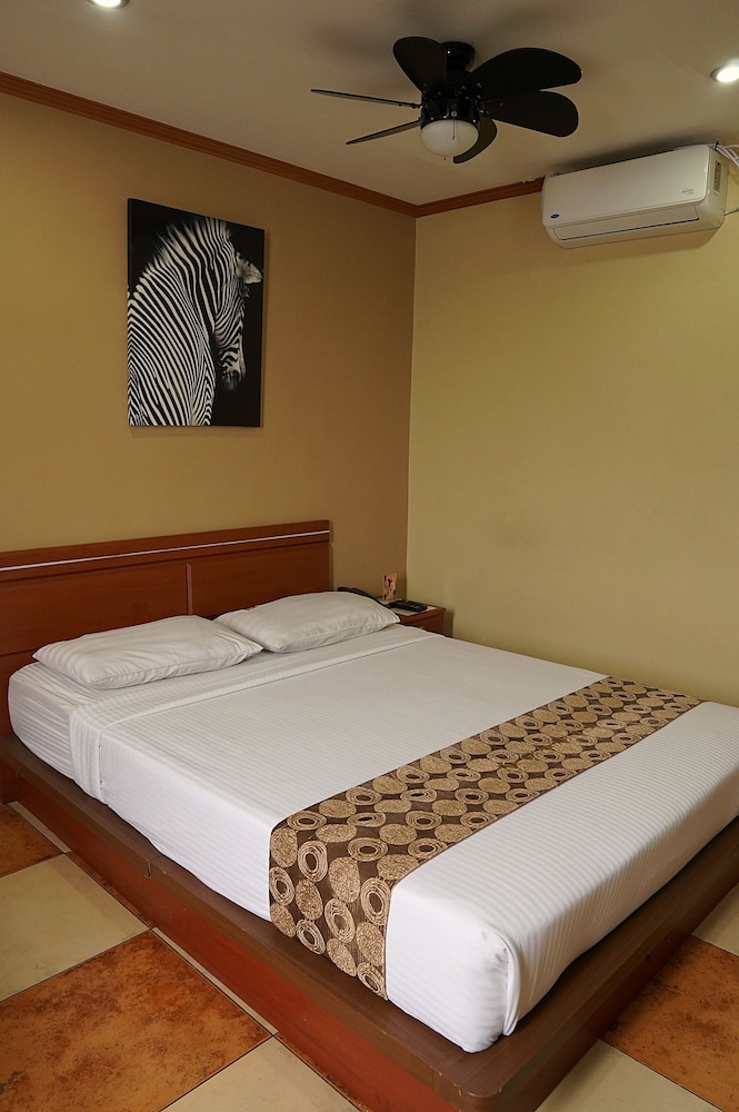 Standard Double Room, 1 Queen Bed, Accessible, Non Smoking - Photo 3