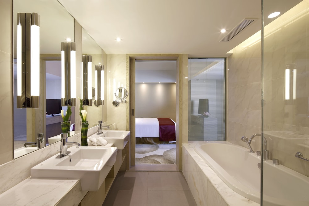 Double Room, 1 Bedroom, City View thumbnail 5