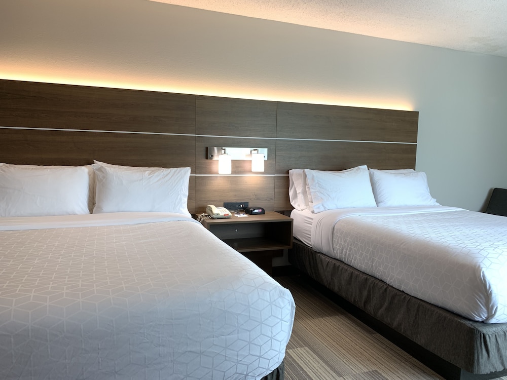 Suite, 2 Queen Beds (Additional Living Area) photo 2