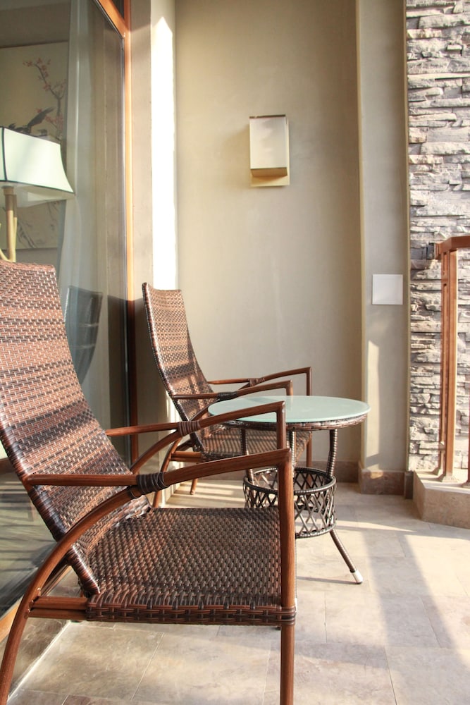 Deluxe Double or Twin Room with Lake View photo 3