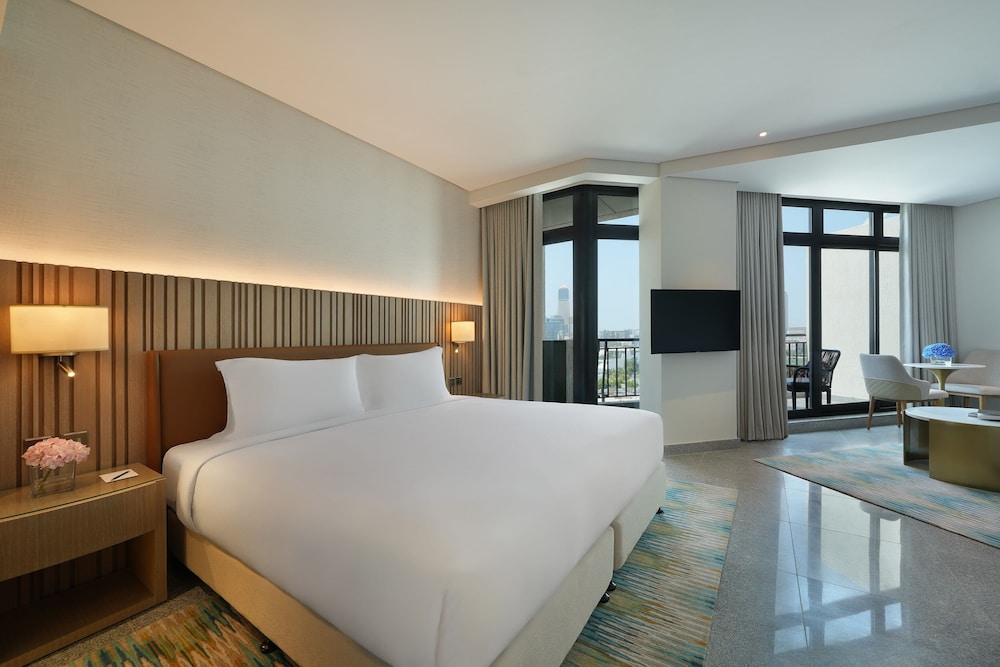 Room, 1 King Bed, Balcony (Spacious) photo 3