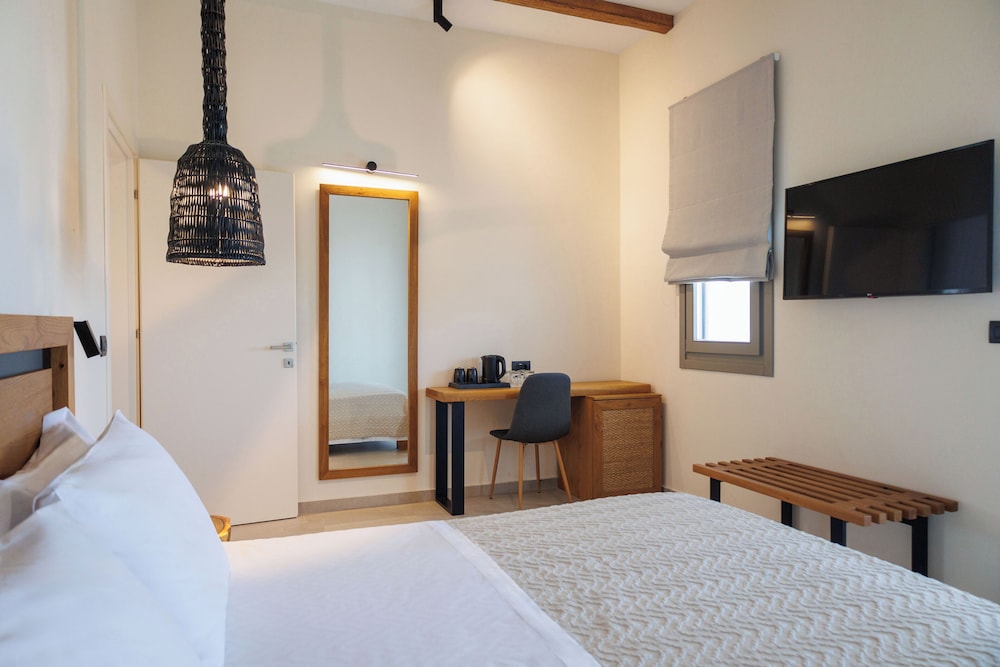 Deluxe Suite, Sea View - Photo 8