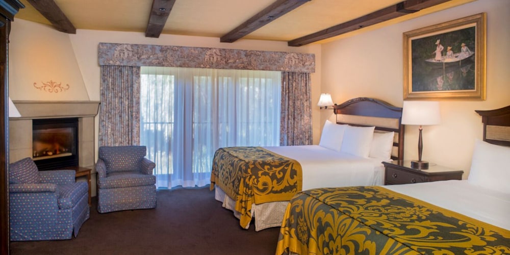 Standard Room, 2 Queen Beds, Garden View (Main Inn Double Queen)