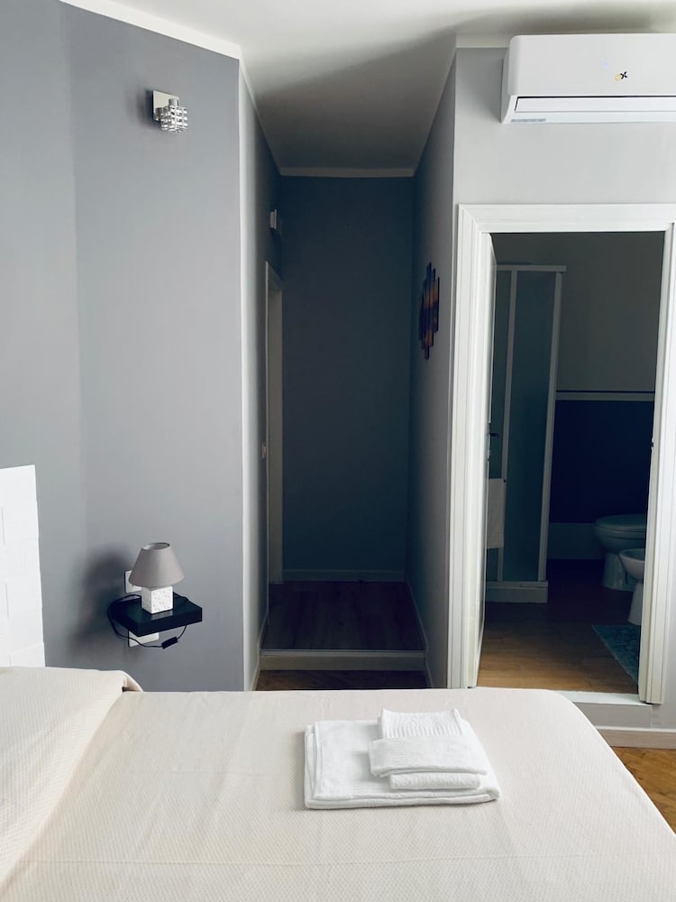 Basic Double Room, 1 Large Twin Bed photo 2