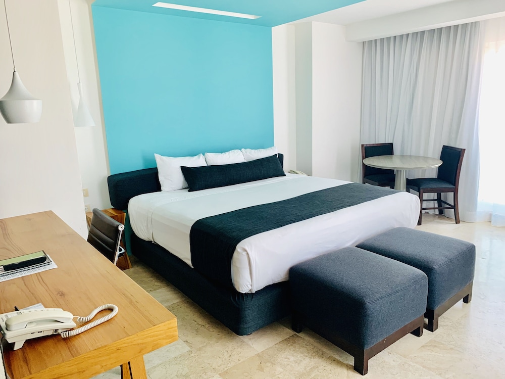 Standard Room, 1 King Bed - Photo 9