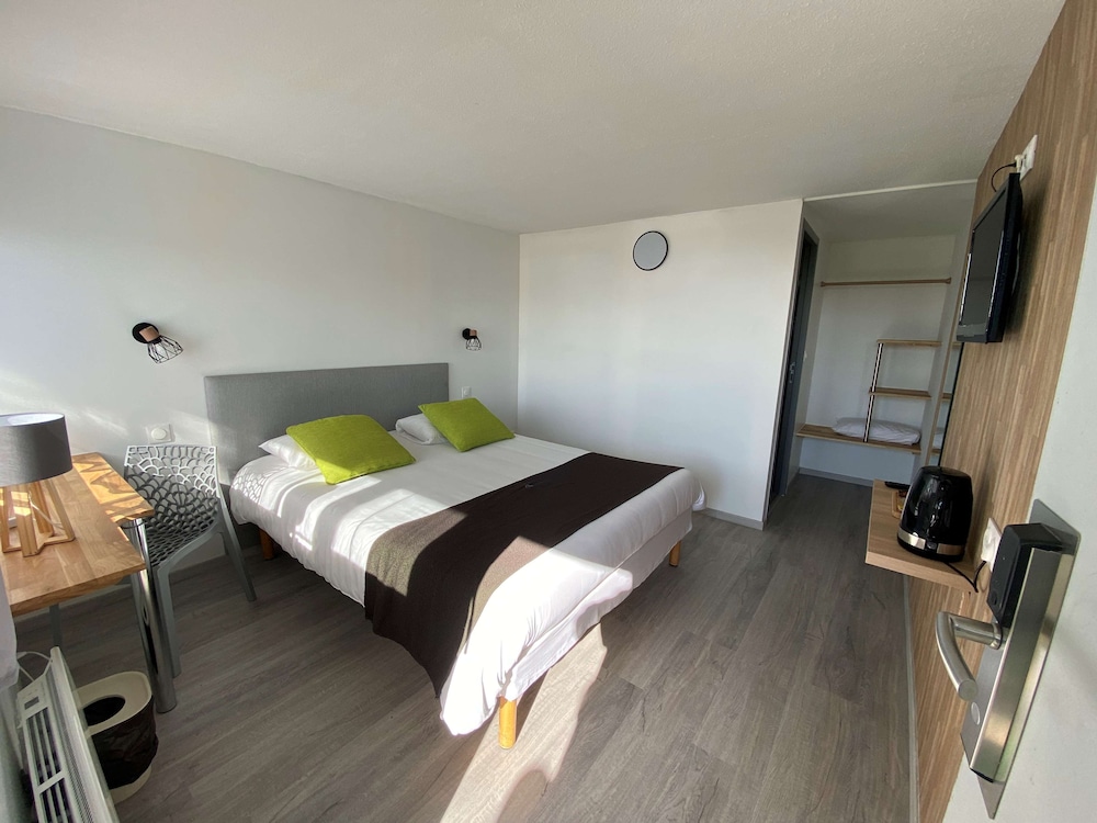 Standard Room, 1 Double Bed - Photo 10