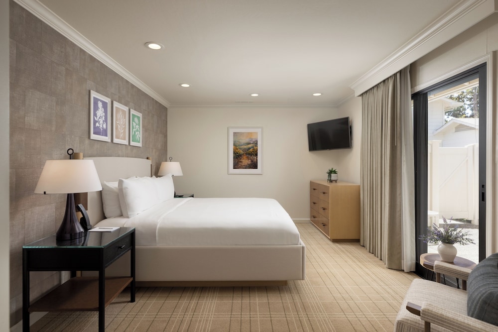 Premium Suite, 1 King Bed with Sofa bed, Golf View (Premium Cottage Golf View 1 Bedroom) - Photo 4
