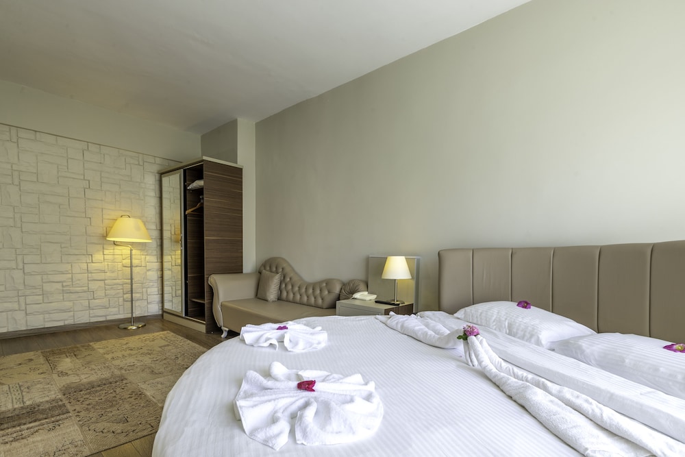 Honeymoon Suite photo 3