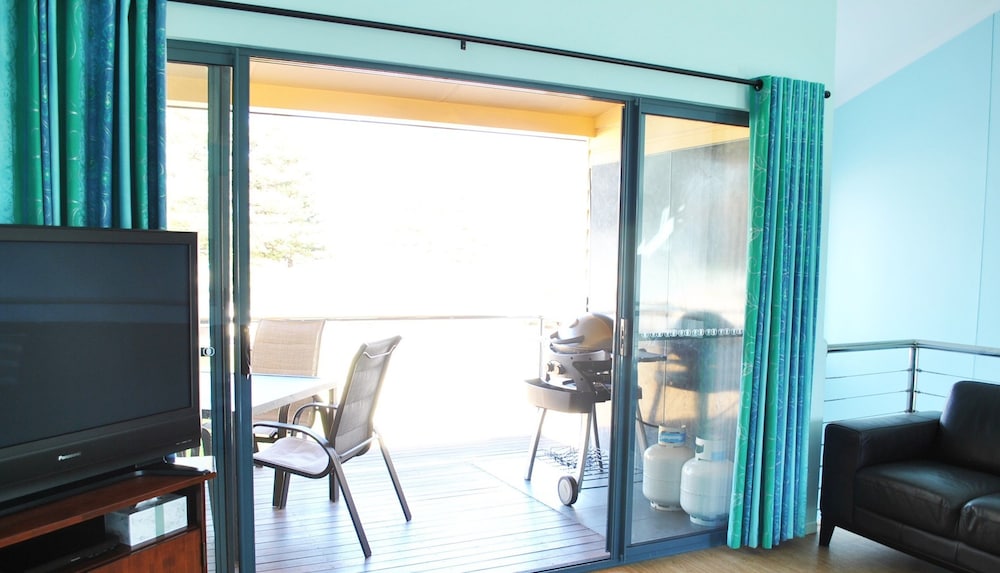 Standard Apartment, 2 Bedrooms, Non Smoking, Kitchen (Two Storey Holidays) photo 2
