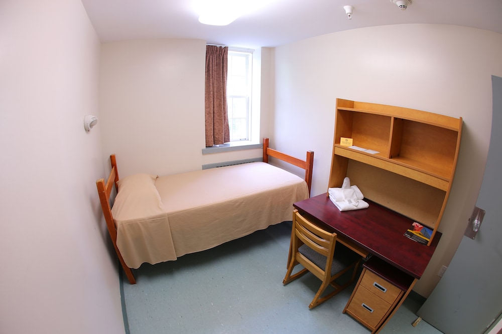 Howe Hall Single Room - Shared Bathroom
