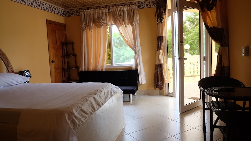 Deluxe Quadruple Room, 1 Bedroom, Beach View, Poolside photo 3