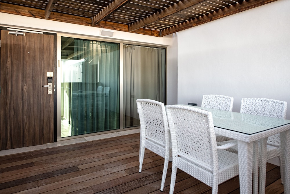 Terrace Room - Photo 2