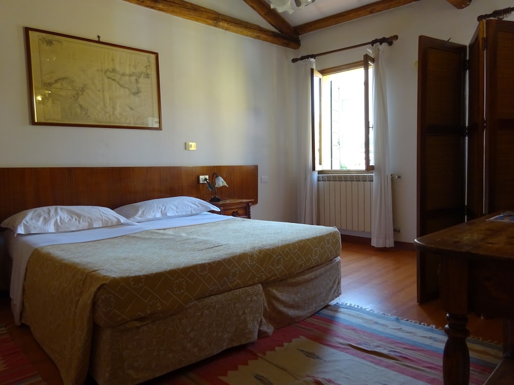 Economy Triple Room, Shared Bathroom photo 3