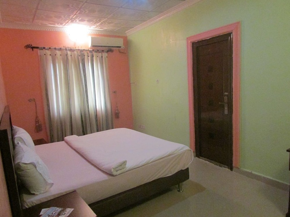 Classic Twin Room, 1 King Bed, Non Smoking photo 3