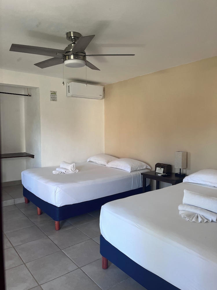Family Quadruple Room, 2 Double Beds - Photo 4