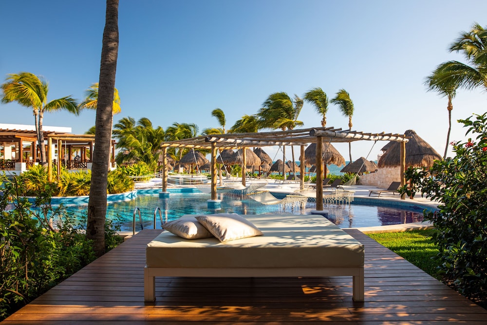 Excellence Club Junior Swim Up Suite Pool View photo 1
