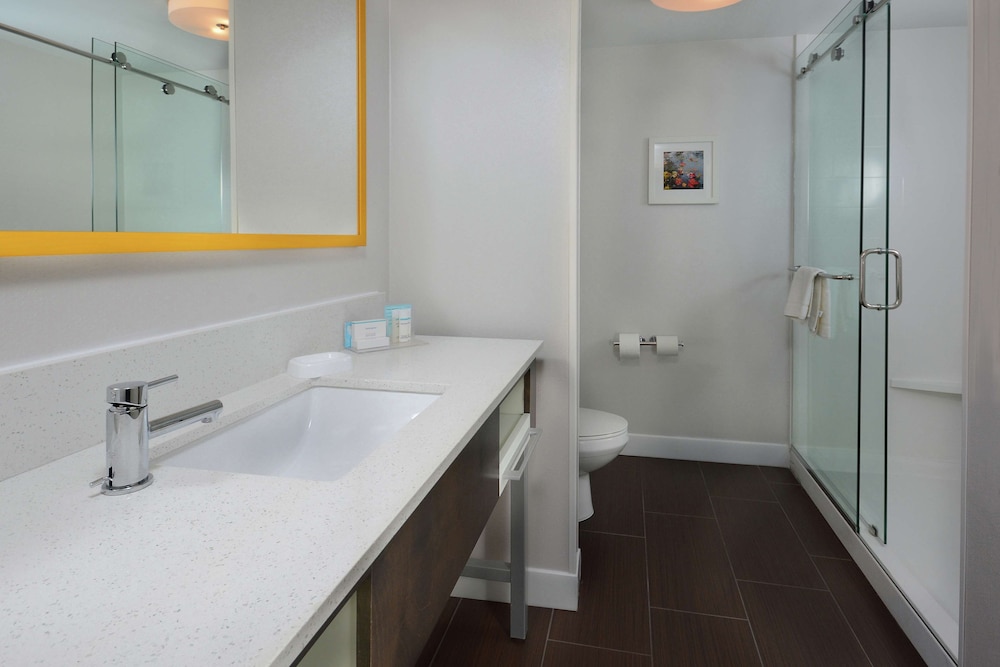 Suite, 1 King Bed, Accessible (Hearing) - Photo 4