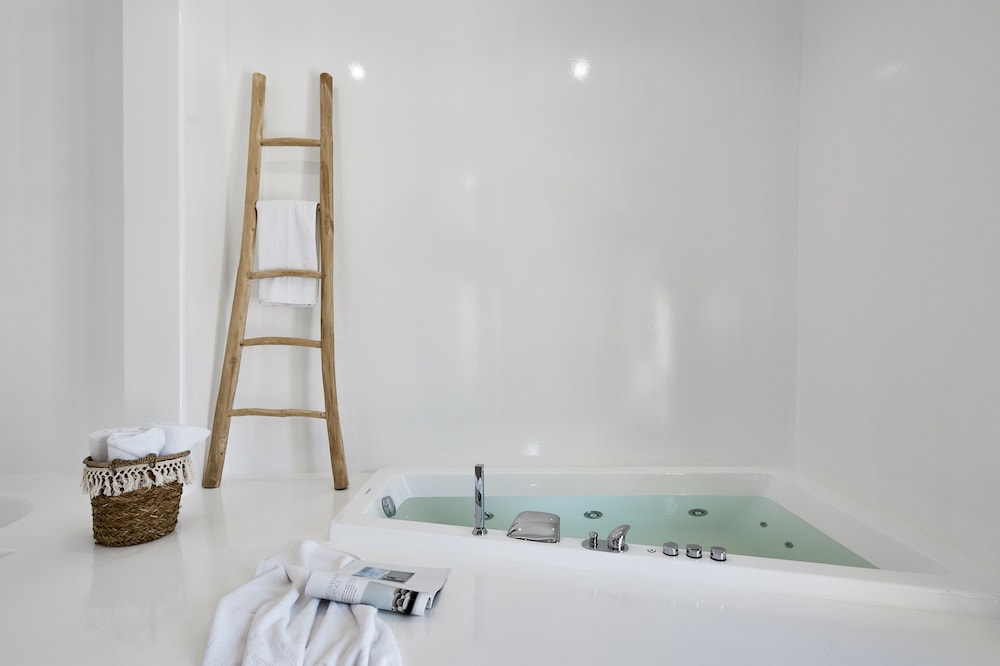 Exclusive Suite, Hot Tub (Indoor) - Photo 15