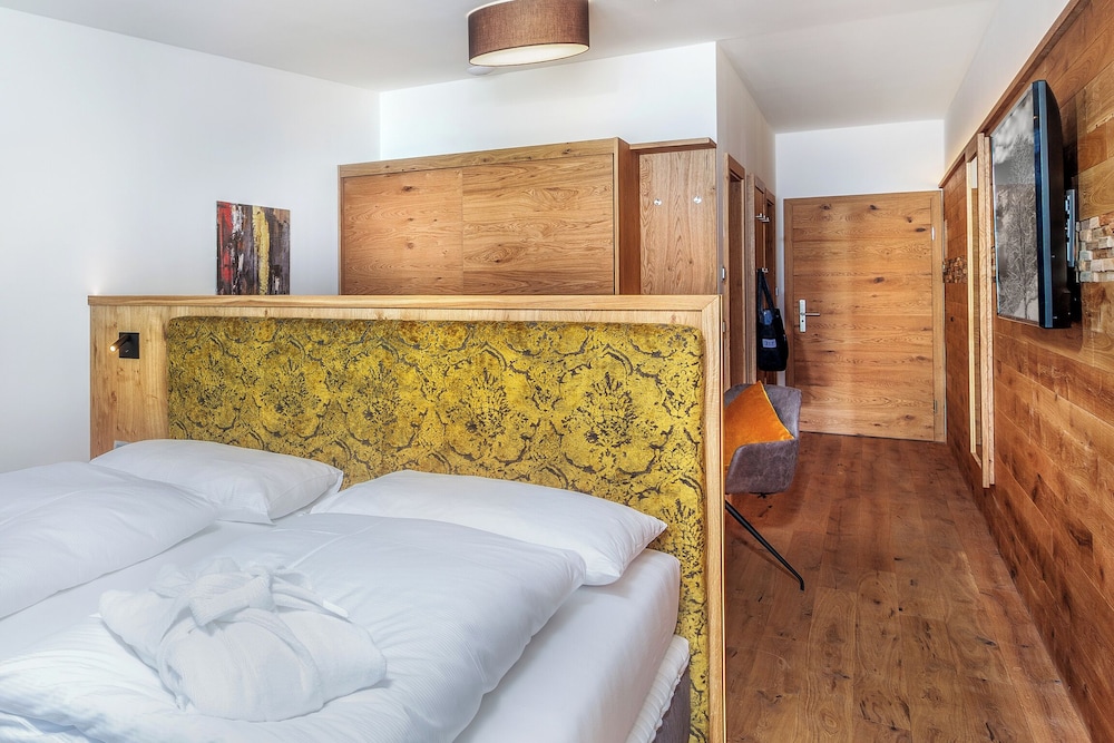 Classic Triple Room, Balcony photo 1