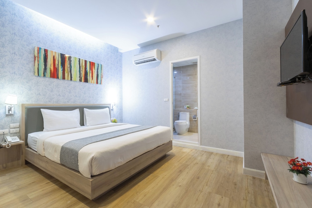 Superior Double Room, No Windows photo 3