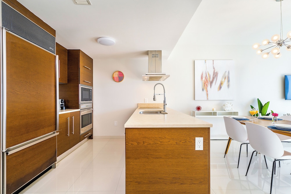 Boutique Apart, 1 King & Sofa Bed, Sauna, River/City Views, Balcony3106