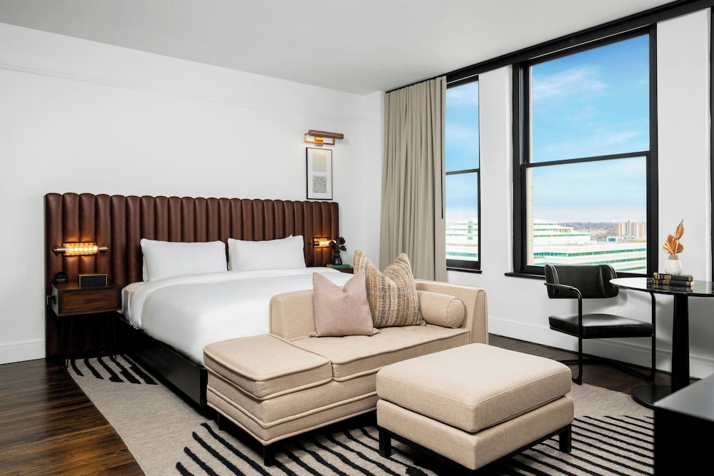 Studio, 1 King Bed, City View - Photo 1