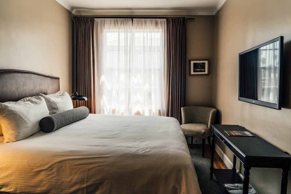 Standard Room, 1 King Bed photo 1