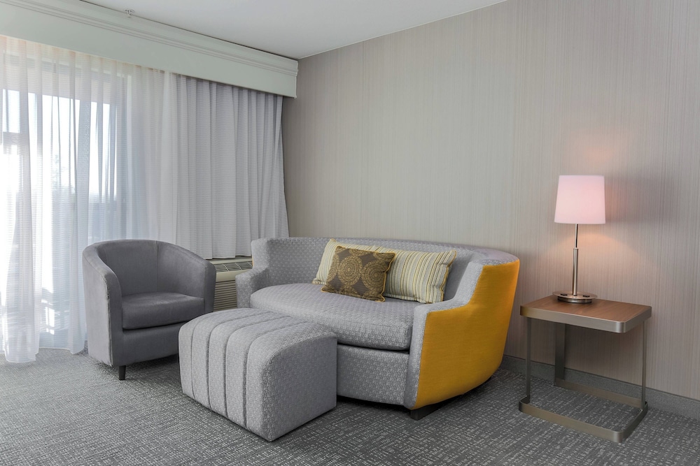 Suite, 1 Bedroom - Photo 4