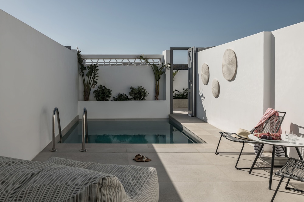 Deluxe Room, Private Pool - Photo 15