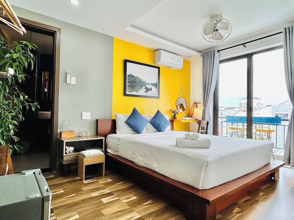 Deluxe Double Room, Balcony, City View
