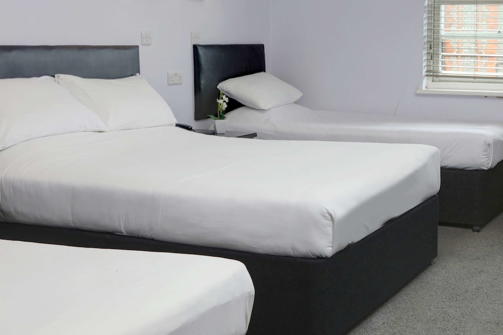 Standard Room, Multiple Beds, Non Smoking - Photo 1