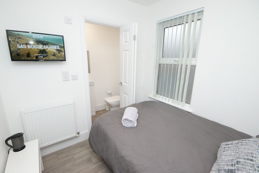 Double Room Single Use, 1 Large Twin Bed, Ensuite photo 1
