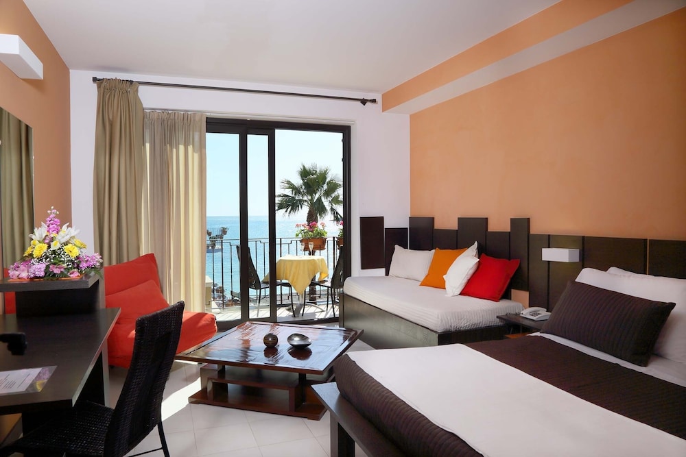 Junior Suite, Balcony (4 pax)