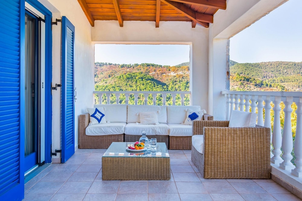 Villa photo 3