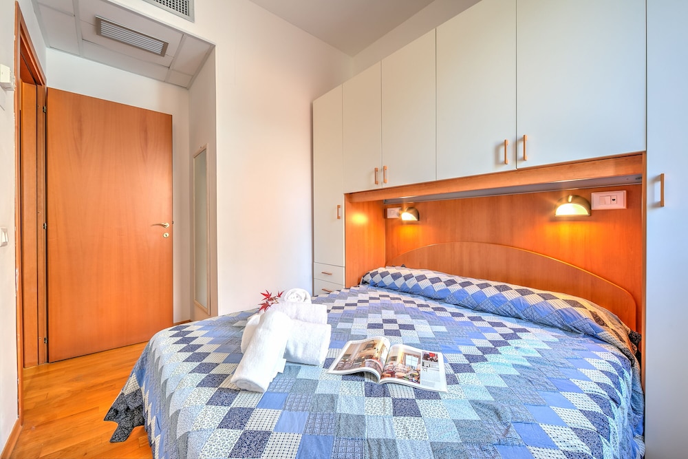 Family Apartment, Multiple Beds, Sea Facing (Frontline Beach 8 - B4 - Near To The) photo 2