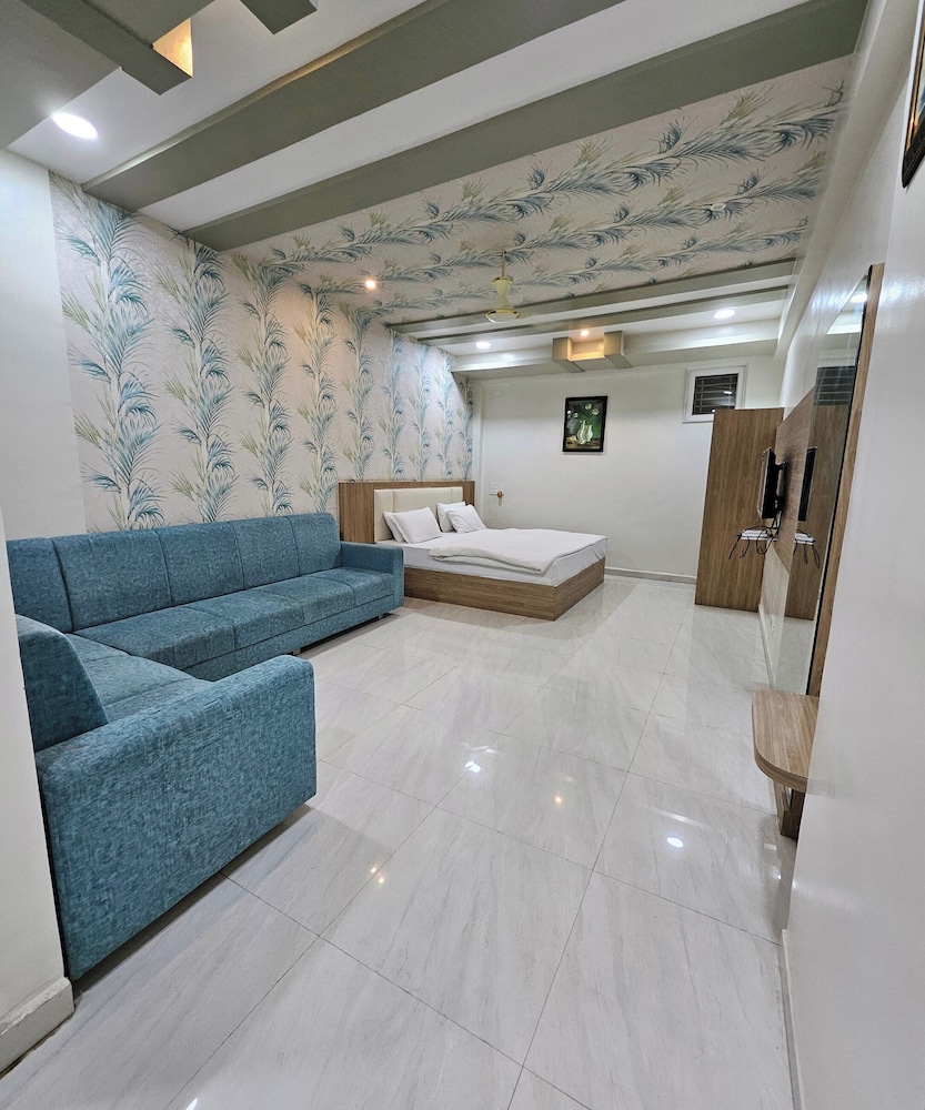 Luxury Suite Room - Photo 2