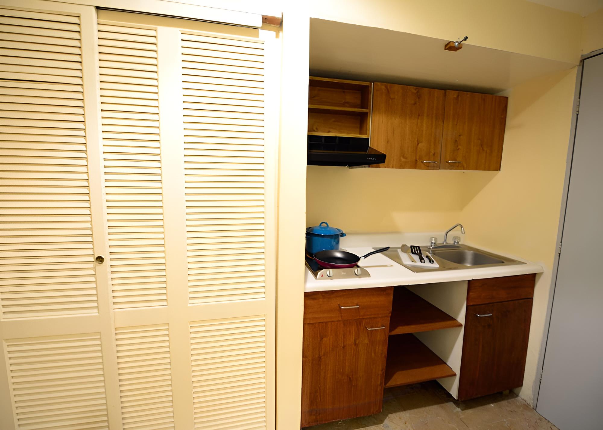 Standard Room with Balcony - Photo 13