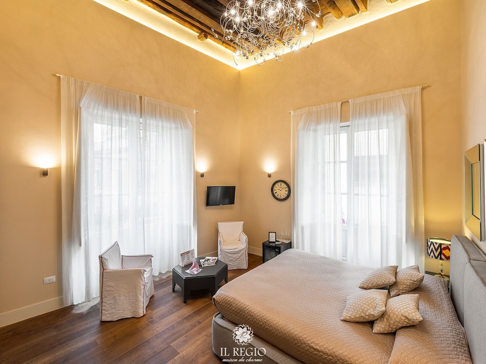 Exclusive Room, 1 King Bed, City View photo 2