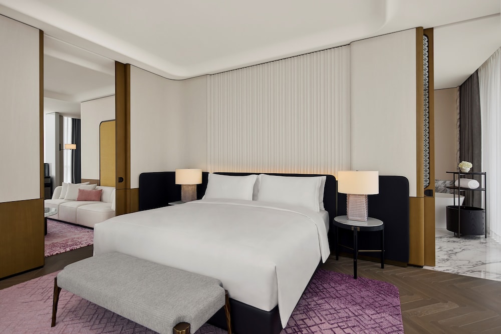 Deluxe Suite, 1 King Bed