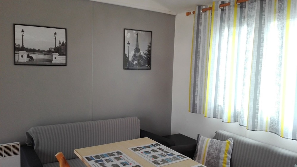 Mobile Home, 1 Bedroom - Photo 12
