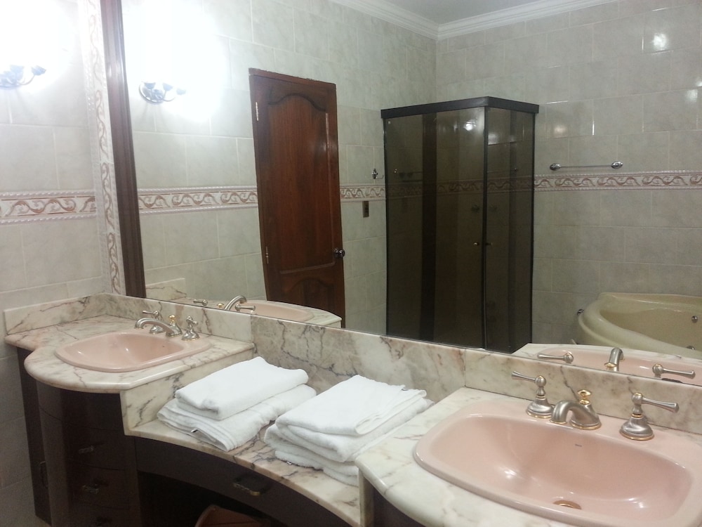 Double Room, 1 Queen Bed, Private Bathroom photo 3