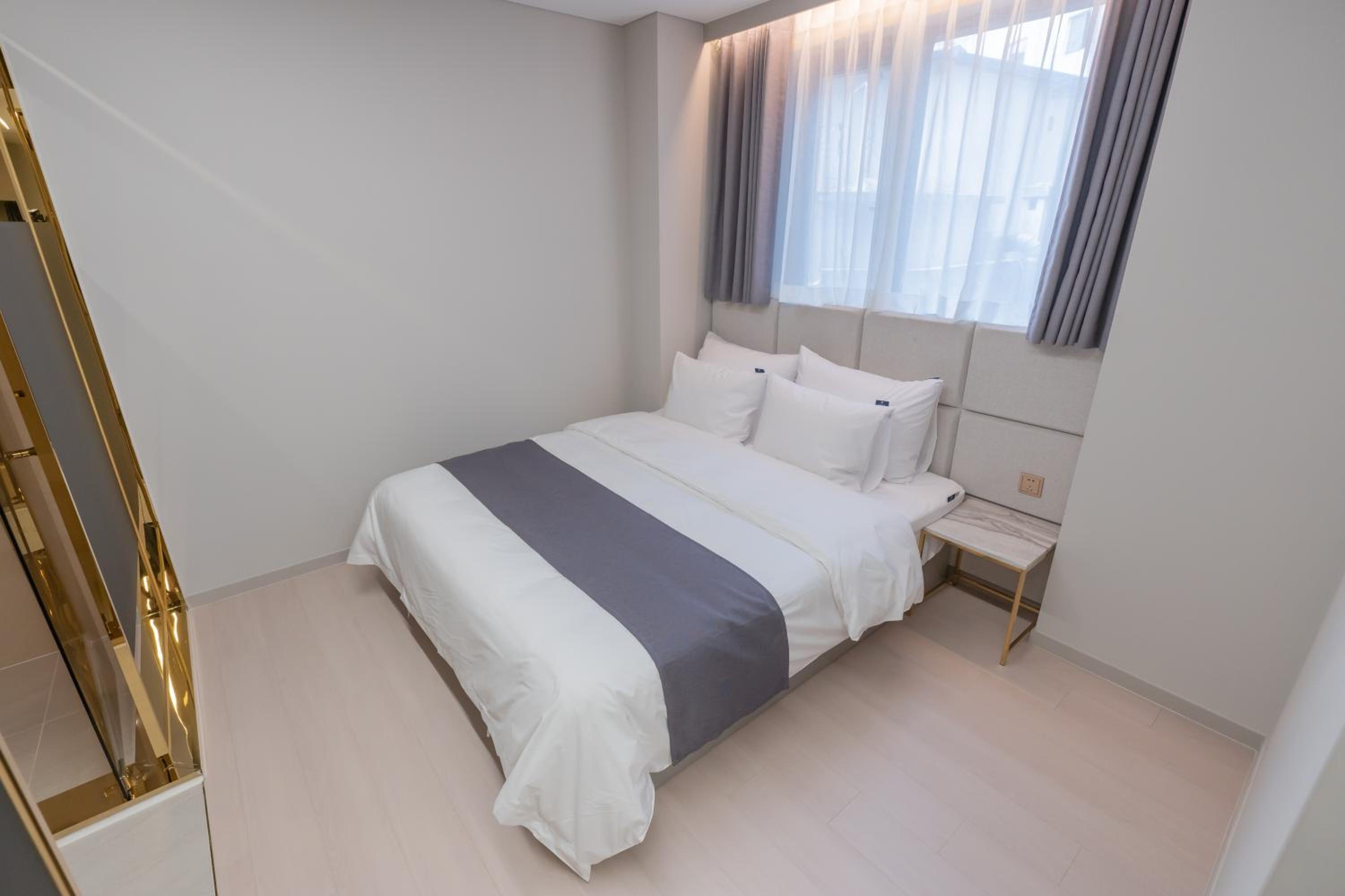 Grand Quadruple Room photo 3
