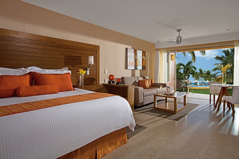 Preferred Club Junior Suite Pool View King